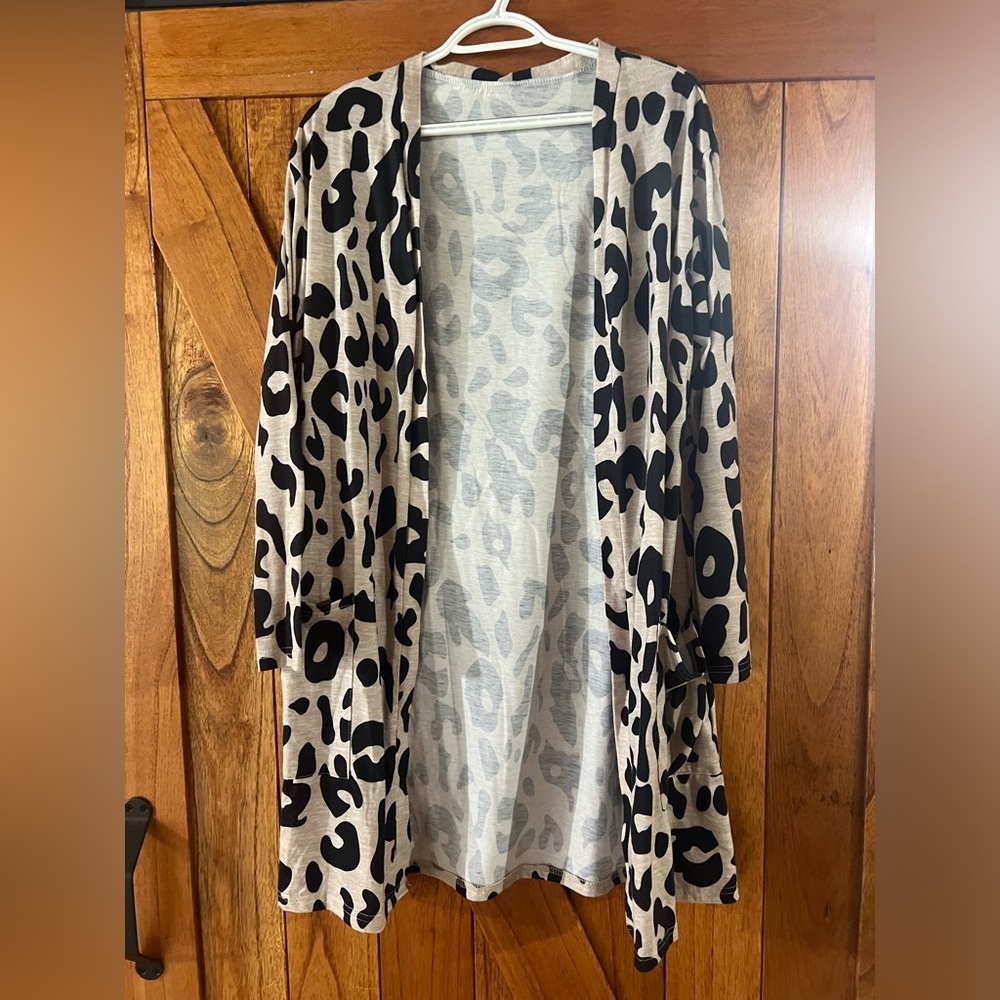 Amazon Women's Black and Cream Leopard Cardigan